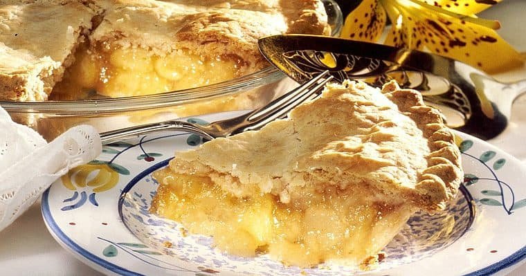 Grandma’s Old-Fashioned Spiced Brandy Apple Pie (Easy Flaky Crust Recipe)